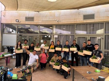 نلمس الإبداع” ورشة نجارة لذوي محدودية الرؤية